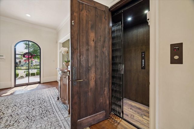 724 W Friar Tuck Lane, Houston, TX 77024