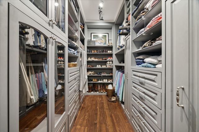 724 W Friar Tuck Lane, Houston, TX 77024