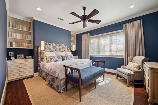 724 W Friar Tuck Lane, Houston, TX 77024