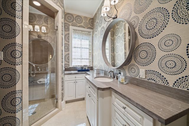 724 W Friar Tuck Lane, Houston, TX 77024