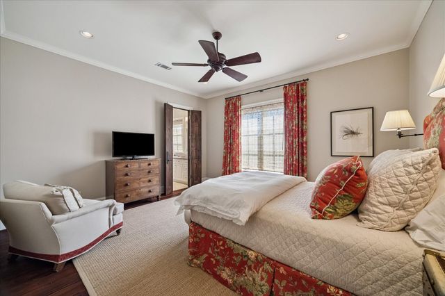724 W Friar Tuck Lane, Houston, TX 77024