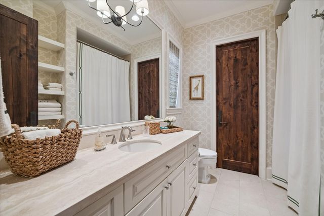 724 W Friar Tuck Lane, Houston, TX 77024