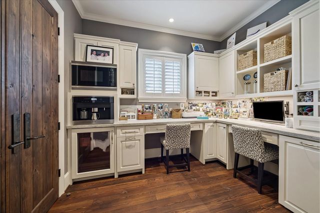 724 W Friar Tuck Lane, Houston, TX 77024