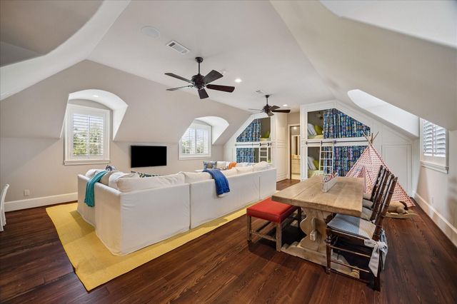 724 W Friar Tuck Lane, Houston, TX 77024