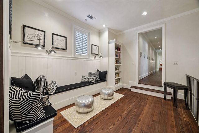 724 W Friar Tuck Lane, Houston, TX 77024