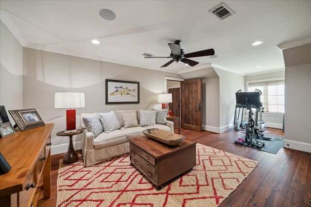 724 W Friar Tuck Lane, Houston, TX 77024