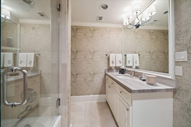 724 W Friar Tuck Lane, Houston, TX 77024