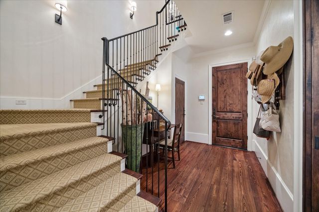 724 W Friar Tuck Lane, Houston, TX 77024