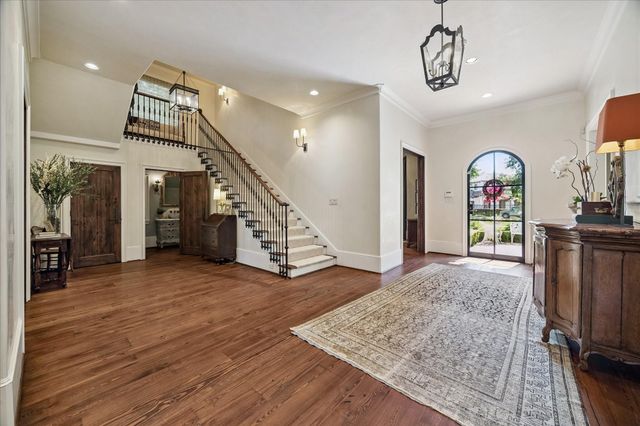 724 W Friar Tuck Lane, Houston, TX 77024