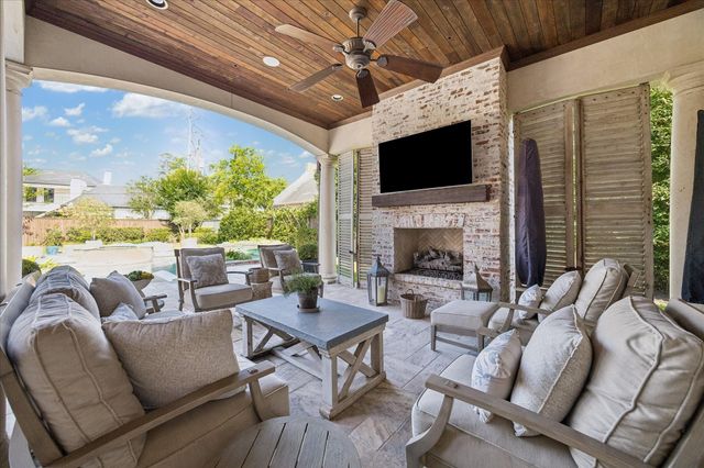 724 W Friar Tuck Lane, Houston, TX 77024
