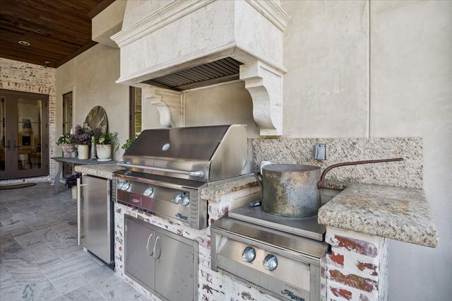724 W Friar Tuck Lane, Houston, TX 77024