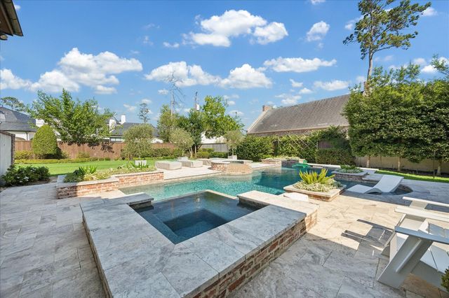 724 W Friar Tuck Lane, Houston, TX 77024
