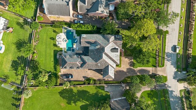 724 W Friar Tuck Lane, Houston, TX 77024