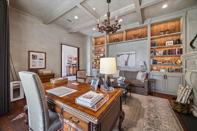 724 W Friar Tuck Lane, Houston, TX 77024