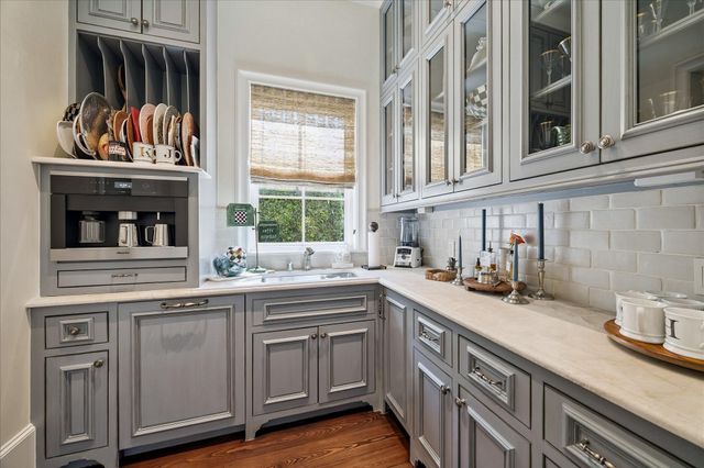 724 W Friar Tuck Lane, Houston, TX 77024