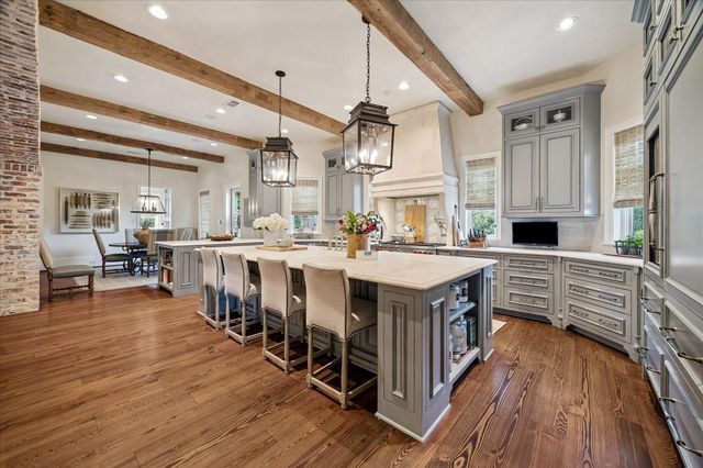 724 W Friar Tuck Lane, Houston, TX 77024