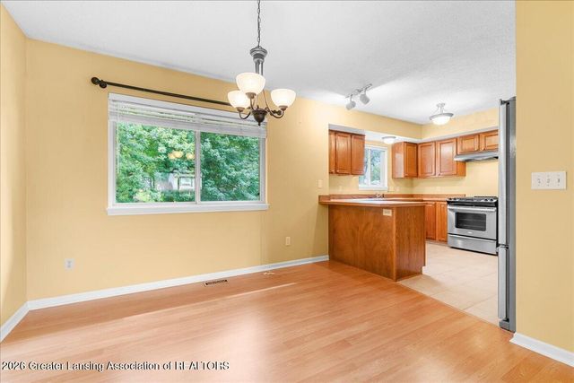 2720 Darien Drive, Lansing, MI 48912