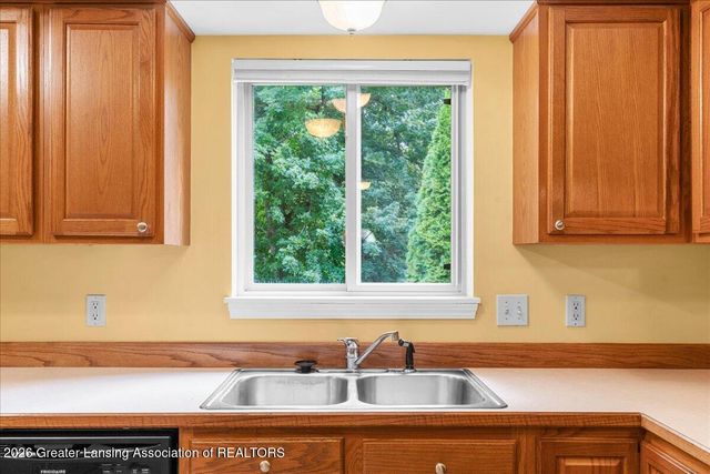2720 Darien Drive, Lansing, MI 48912