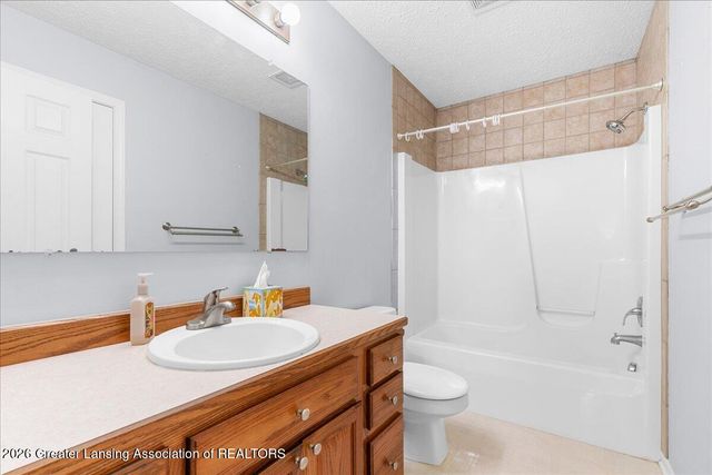 2720 Darien Drive, Lansing, MI 48912