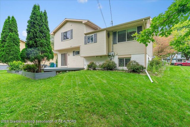 2720 Darien Drive, Lansing, MI 48912