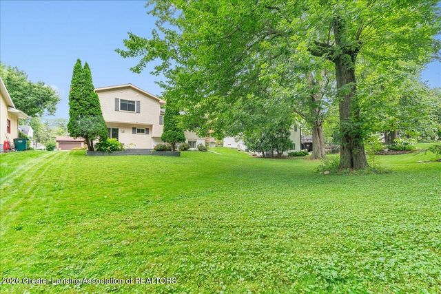 2720 Darien Drive, Lansing, MI 48912