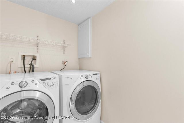 2720 Darien Drive, Lansing, MI 48912