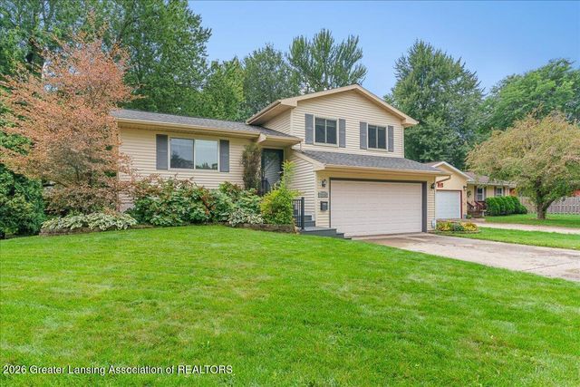 2720 Darien Drive, Lansing, MI 48912