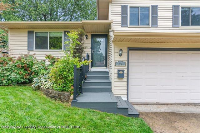 2720 Darien Drive, Lansing, MI 48912