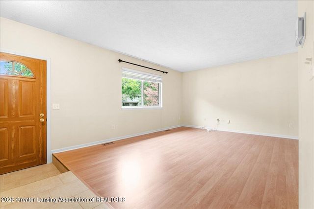 2720 Darien Drive, Lansing, MI 48912