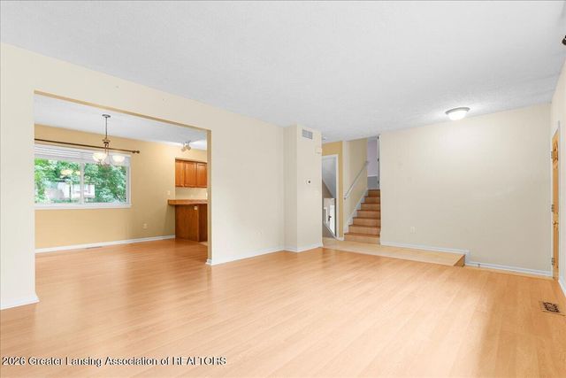 2720 Darien Drive, Lansing, MI 48912