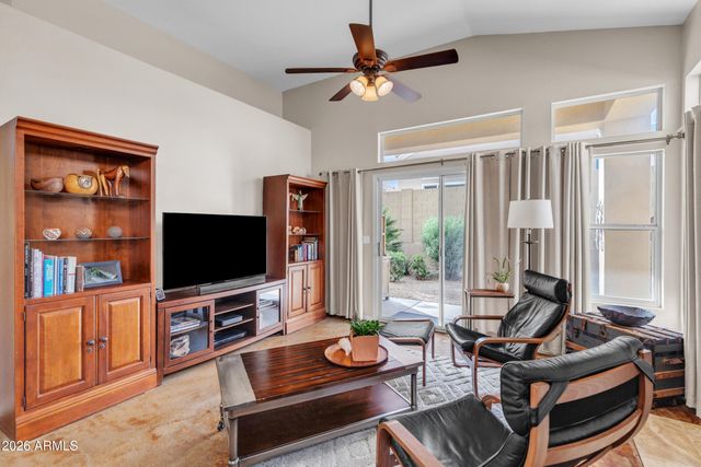 1124 E HIDDENVIEW Drive, Phoenix, AZ 85048