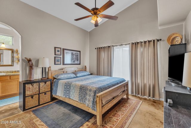 1124 E HIDDENVIEW Drive, Phoenix, AZ 85048