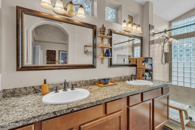 1124 E HIDDENVIEW Drive, Phoenix, AZ 85048