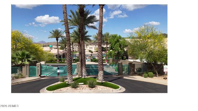 1124 E HIDDENVIEW Drive, Phoenix, AZ 85048