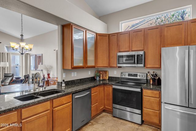 1124 E HIDDENVIEW Drive, Phoenix, AZ 85048