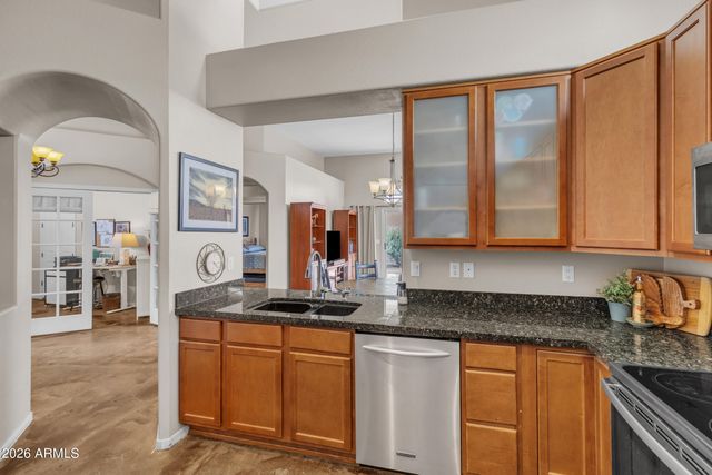 1124 E HIDDENVIEW Drive, Phoenix, AZ 85048