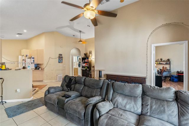 3788 NE 11th St, Homestead, FL 33033