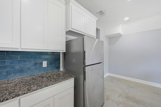 1315 S 5th Avenue, Denison, TX 75021