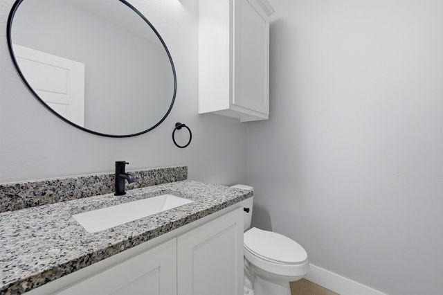 1315 S 5th Avenue, Denison, TX 75021
