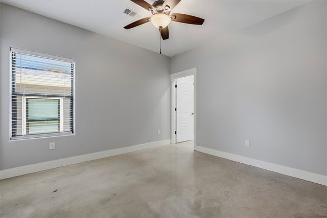 1315 S 5th Avenue, Denison, TX 75021