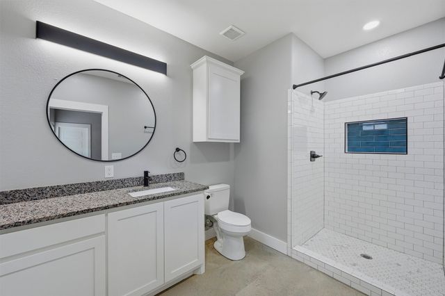 1315 S 5th Avenue, Denison, TX 75021