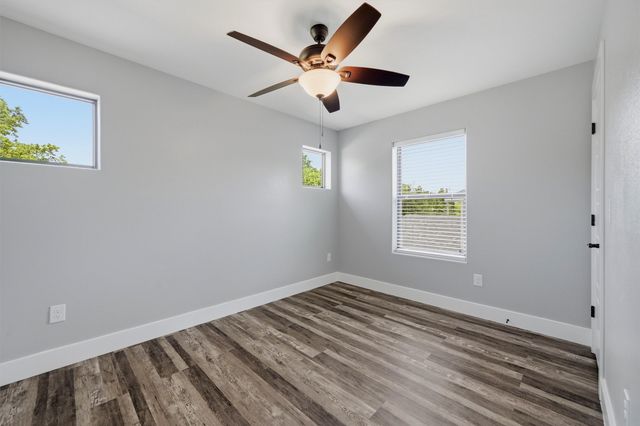 1315 S 5th Avenue, Denison, TX 75021