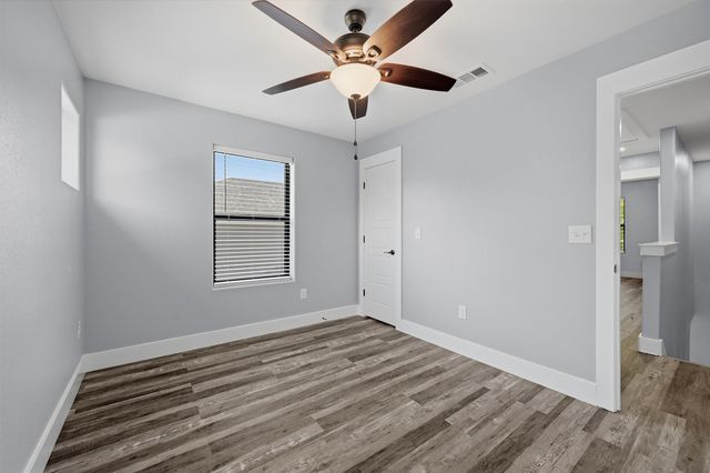 1315 S 5th Avenue, Denison, TX 75021