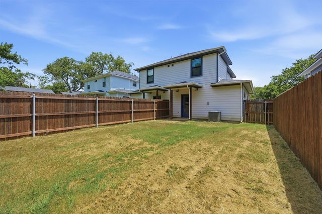 1315 S 5th Avenue, Denison, TX 75021