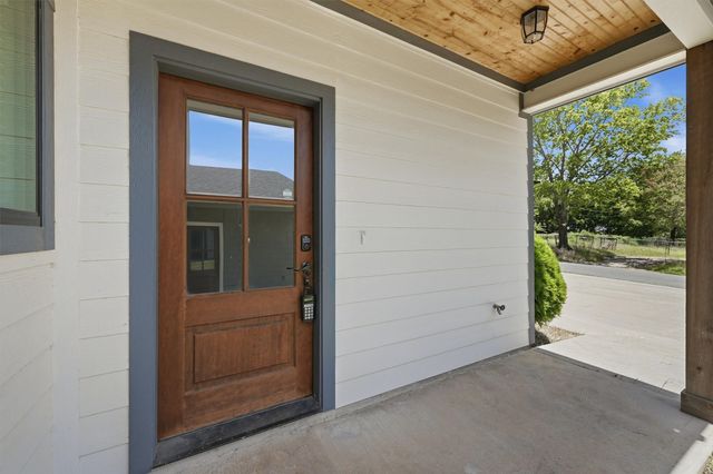 1315 S 5th Avenue, Denison, TX 75021