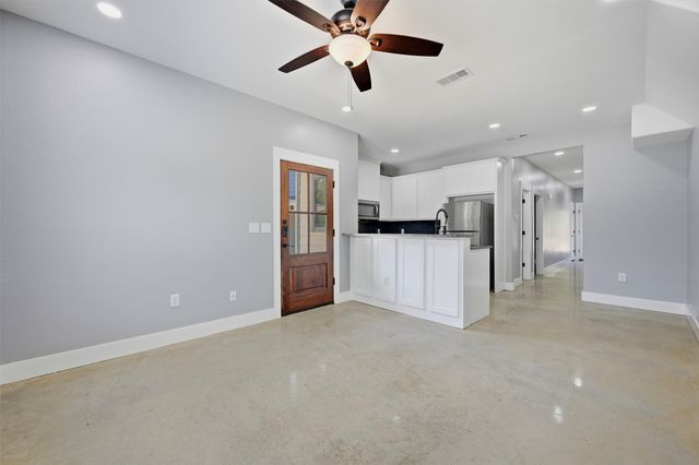 1315 S 5th Avenue, Denison, TX 75021