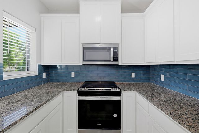 1315 S 5th Avenue, Denison, TX 75021