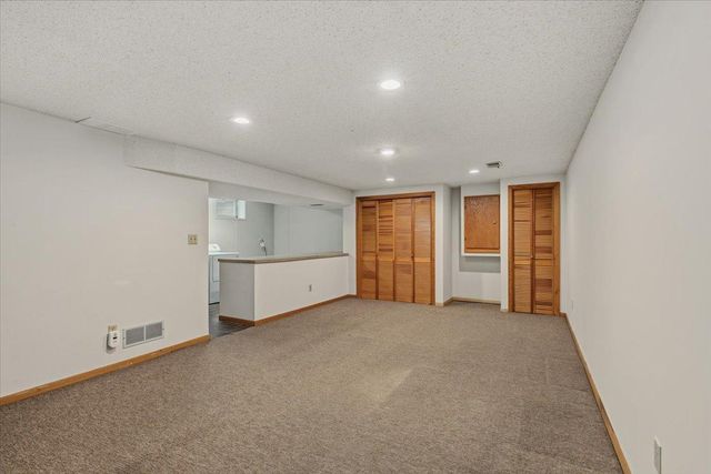 175 W Kraft Road, West Saint Paul, MN 55118