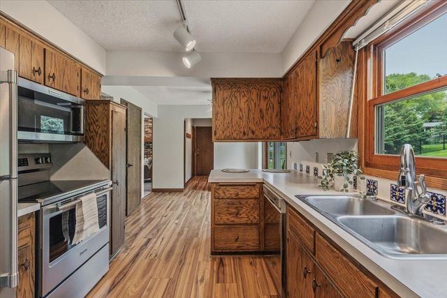 175 W Kraft Road, West Saint Paul, MN 55118