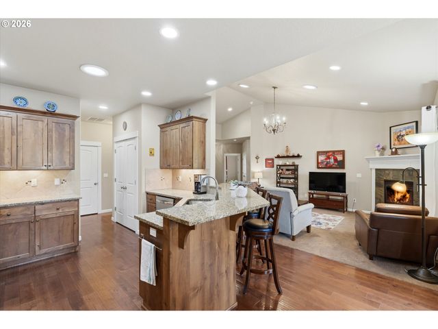 2674 Nw MT ASHLAND Dr, Mc Minnville, OR 97128